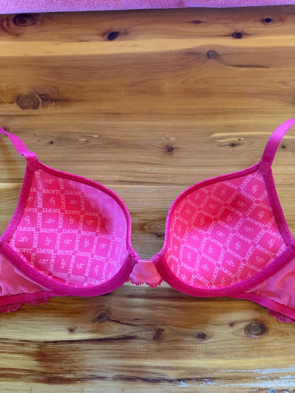 Victoria's Secret Red Lace Push-Up Bra - Picture 3 of 3